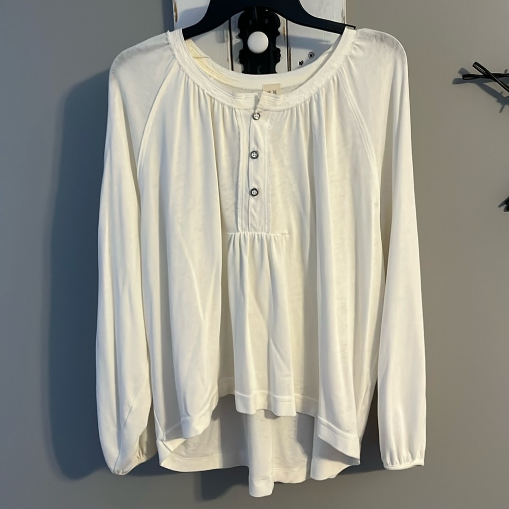 Nice white We the Free oversized 3-button balloon sleeve top